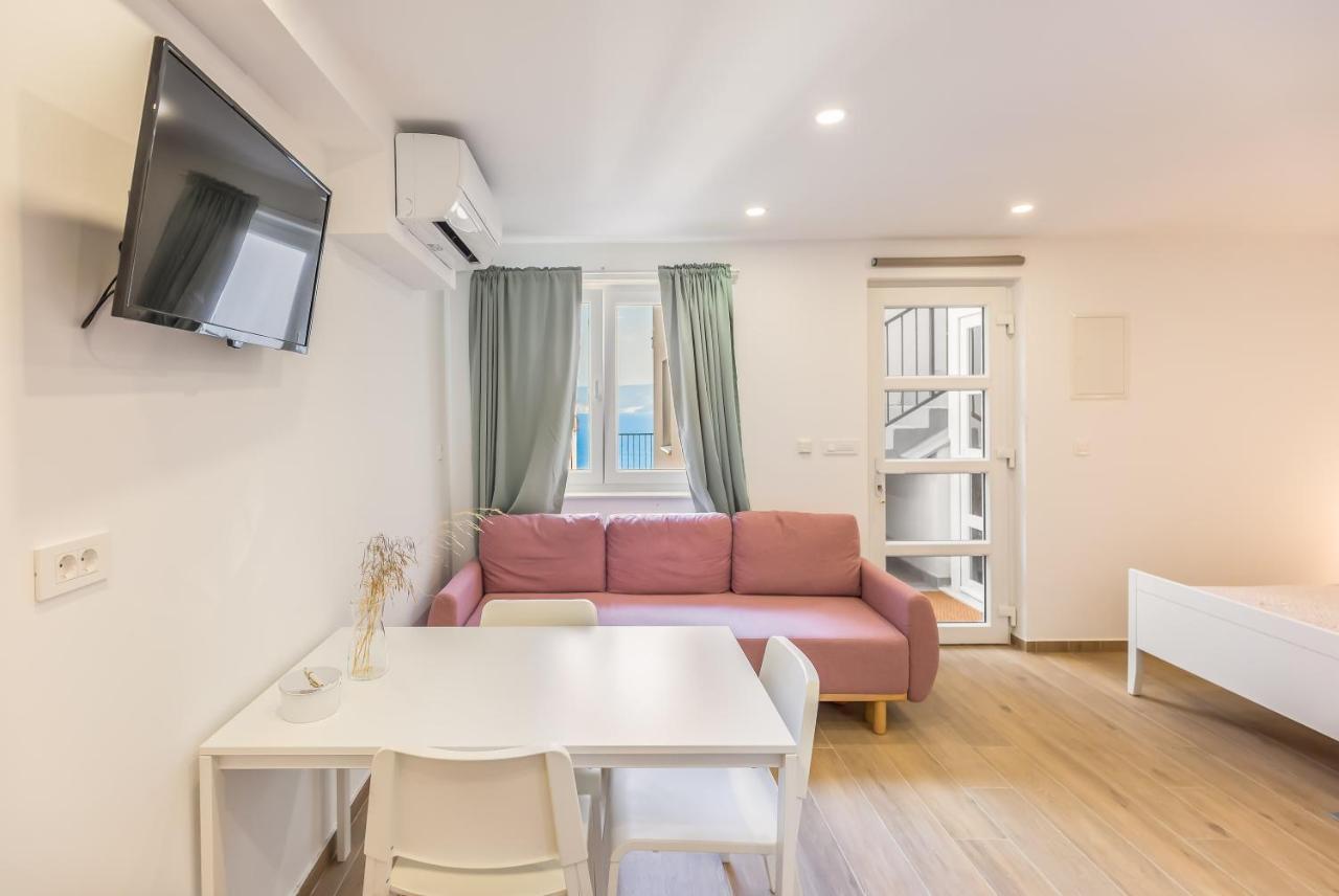 אומיס Adris Apartments מראה חיצוני תמונה