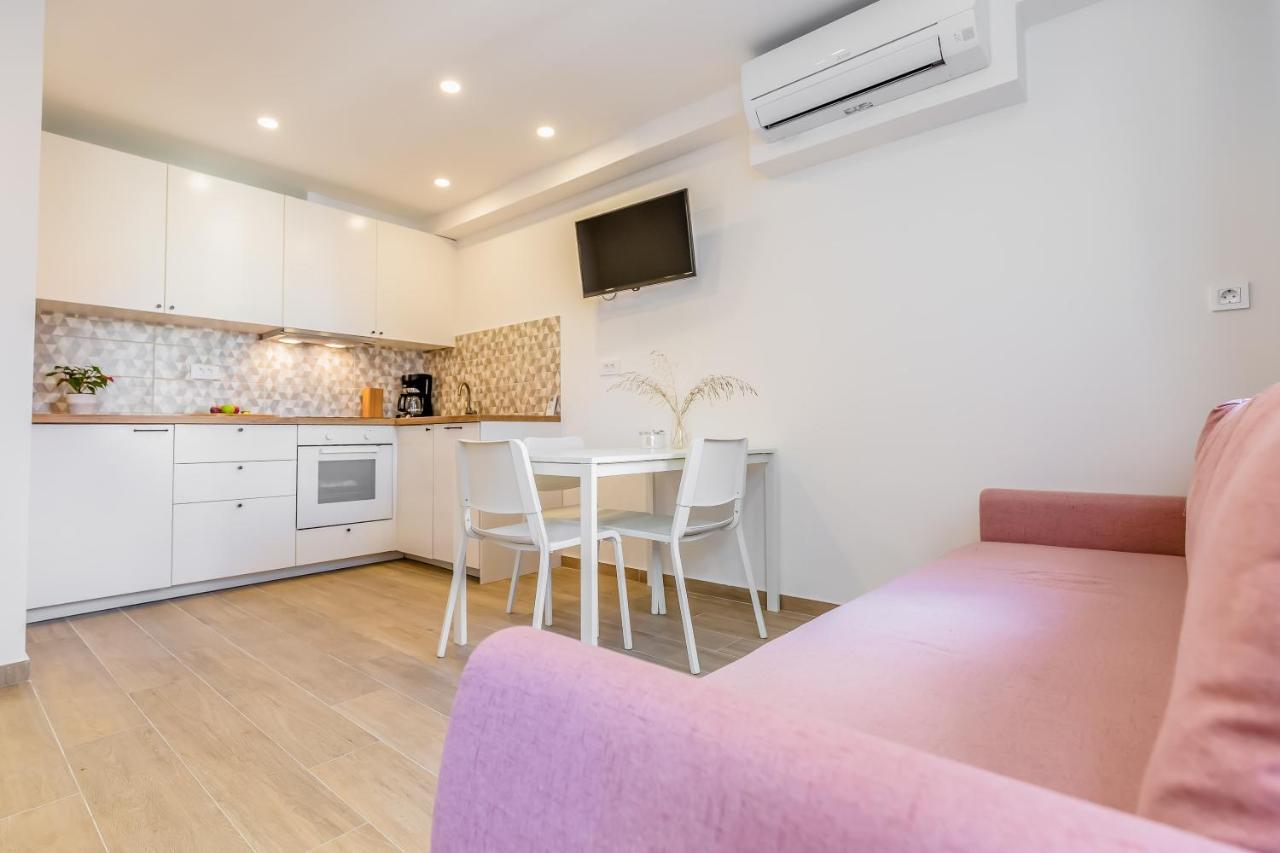 אומיס Adris Apartments מראה חיצוני תמונה