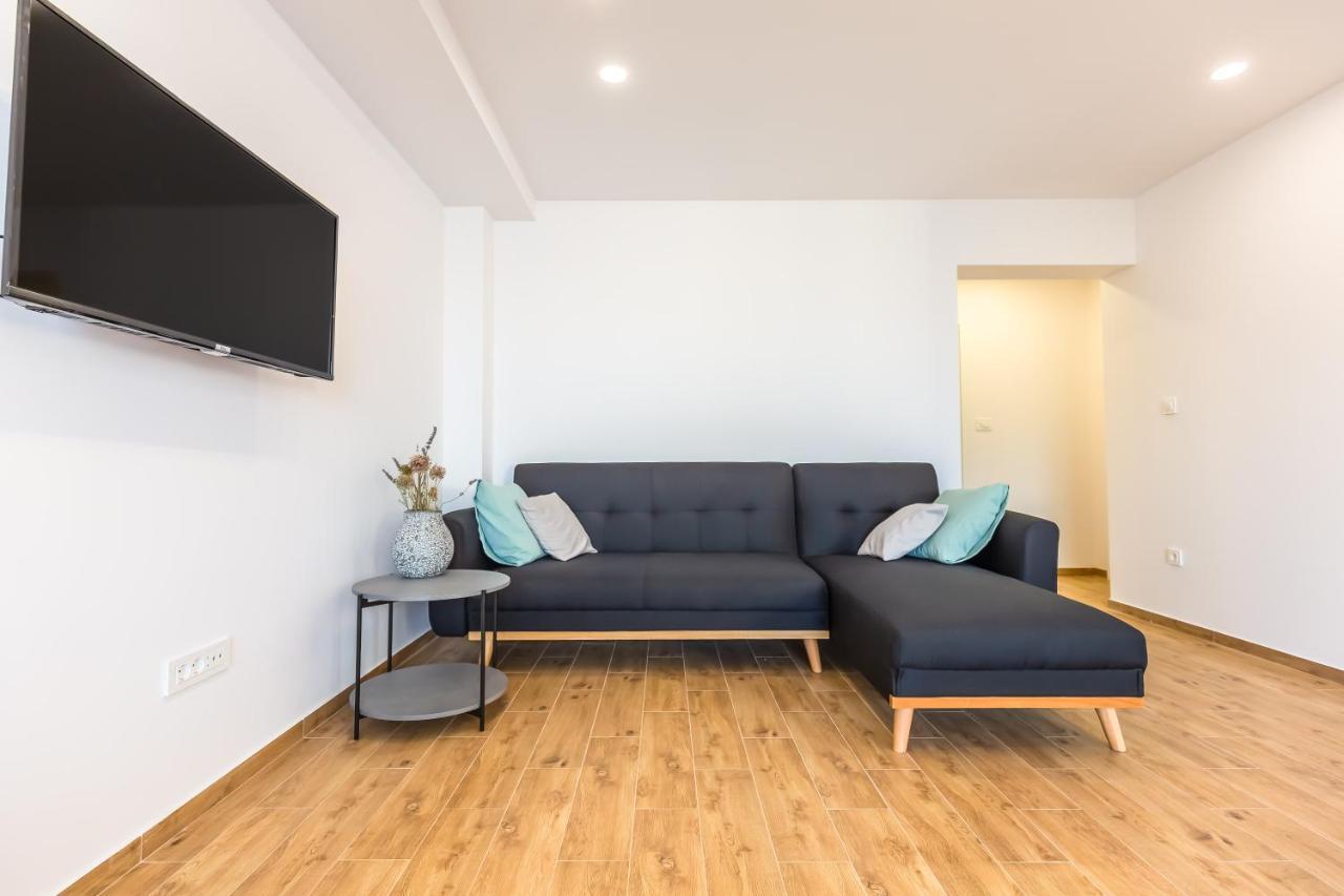 אומיס Adris Apartments מראה חיצוני תמונה