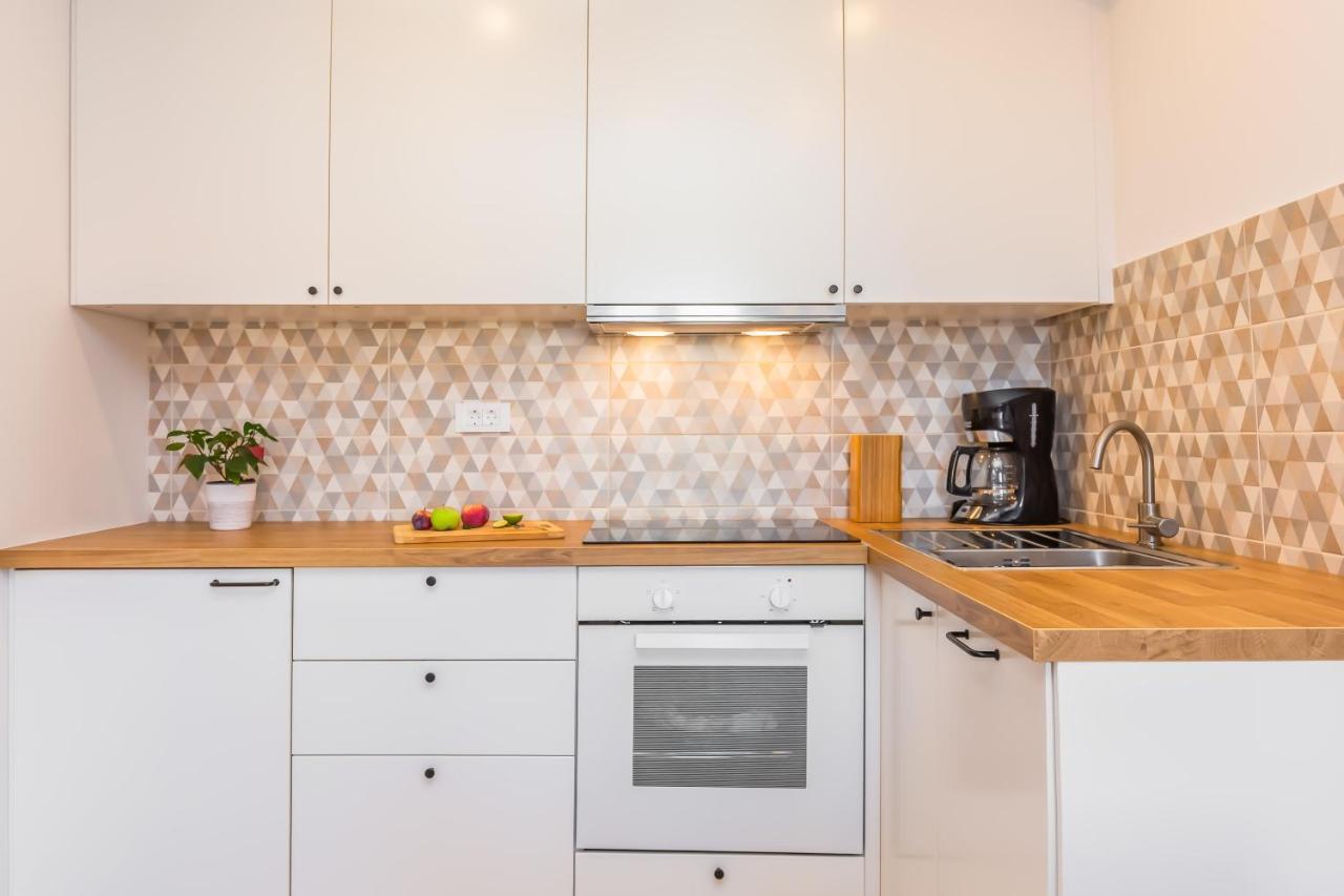 אומיס Adris Apartments מראה חיצוני תמונה