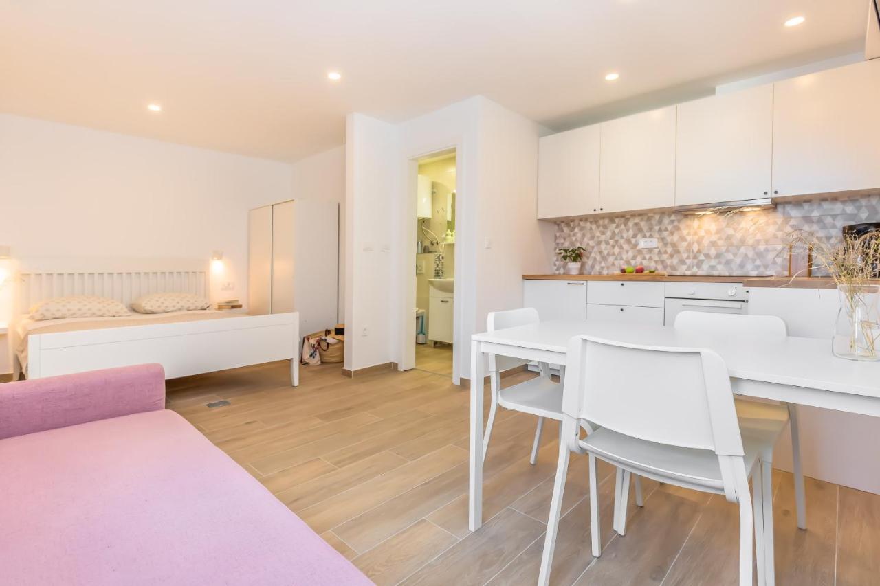 אומיס Adris Apartments מראה חיצוני תמונה