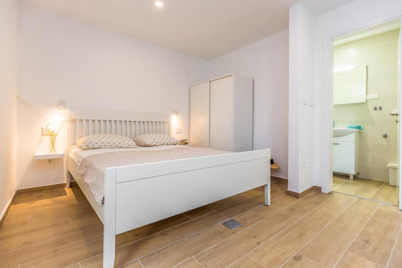 אומיס Adris Apartments מראה חיצוני תמונה