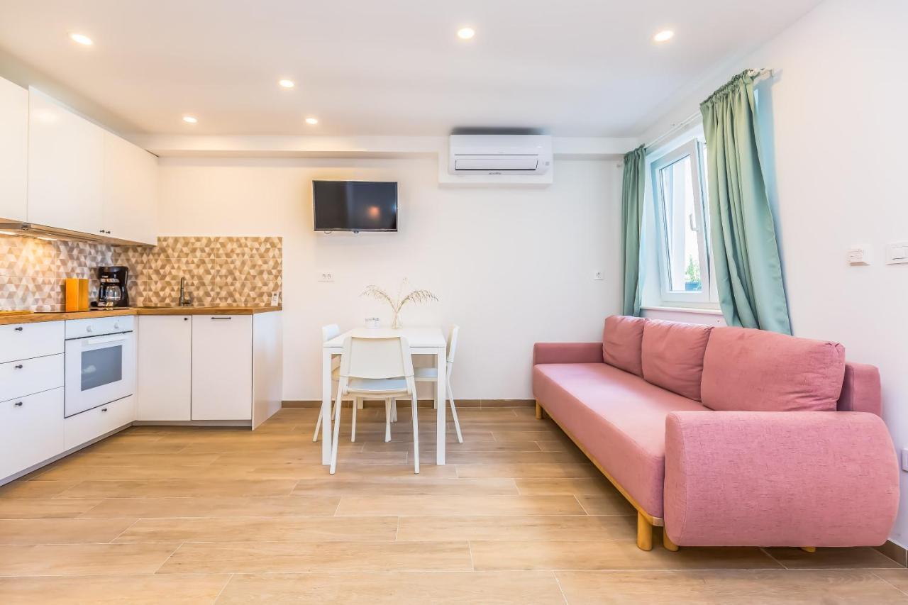 אומיס Adris Apartments מראה חיצוני תמונה