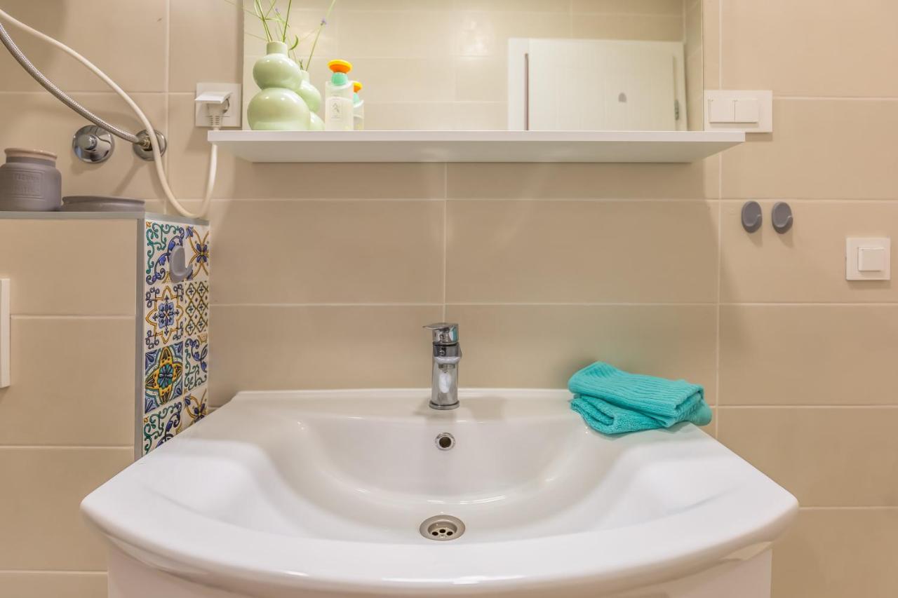 אומיס Adris Apartments מראה חיצוני תמונה
