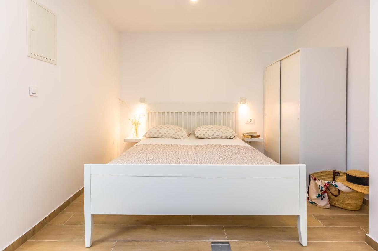 אומיס Adris Apartments מראה חיצוני תמונה