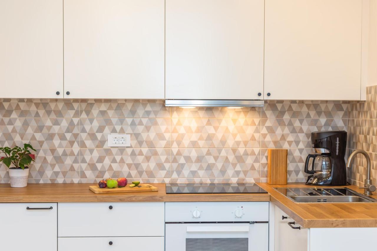 אומיס Adris Apartments מראה חיצוני תמונה