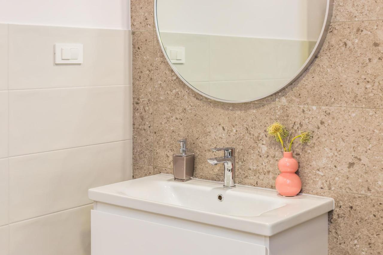 אומיס Adris Apartments מראה חיצוני תמונה
