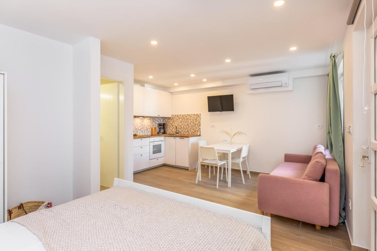 אומיס Adris Apartments מראה חיצוני תמונה