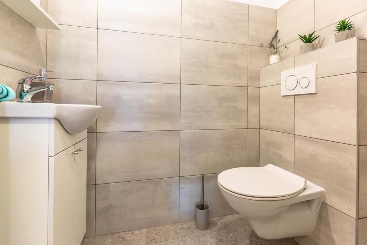 אומיס Adris Apartments מראה חיצוני תמונה