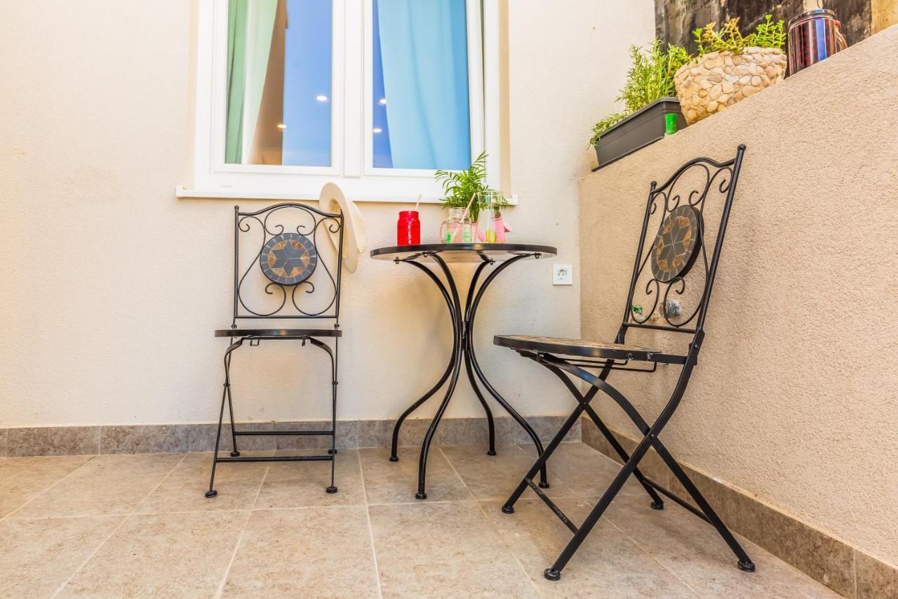 אומיס Adris Apartments מראה חיצוני תמונה