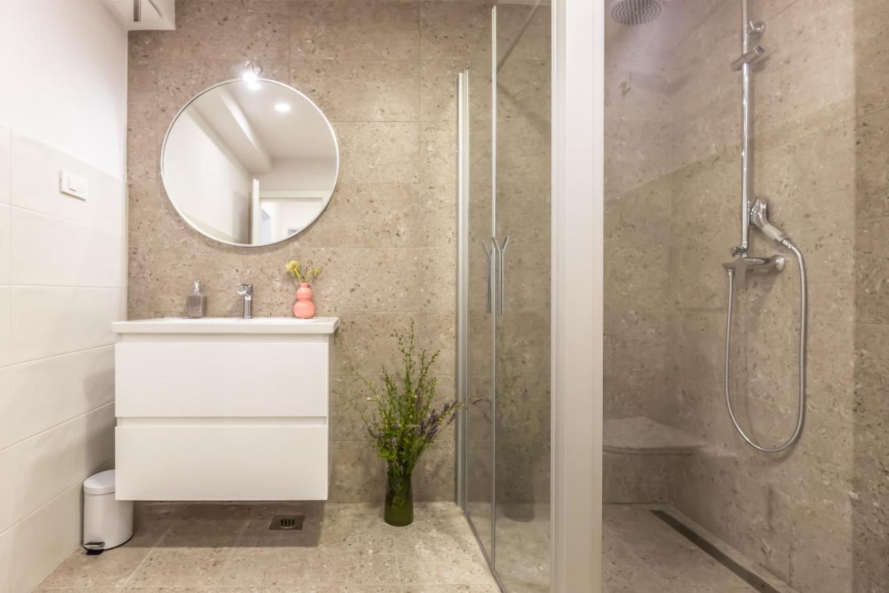 אומיס Adris Apartments מראה חיצוני תמונה