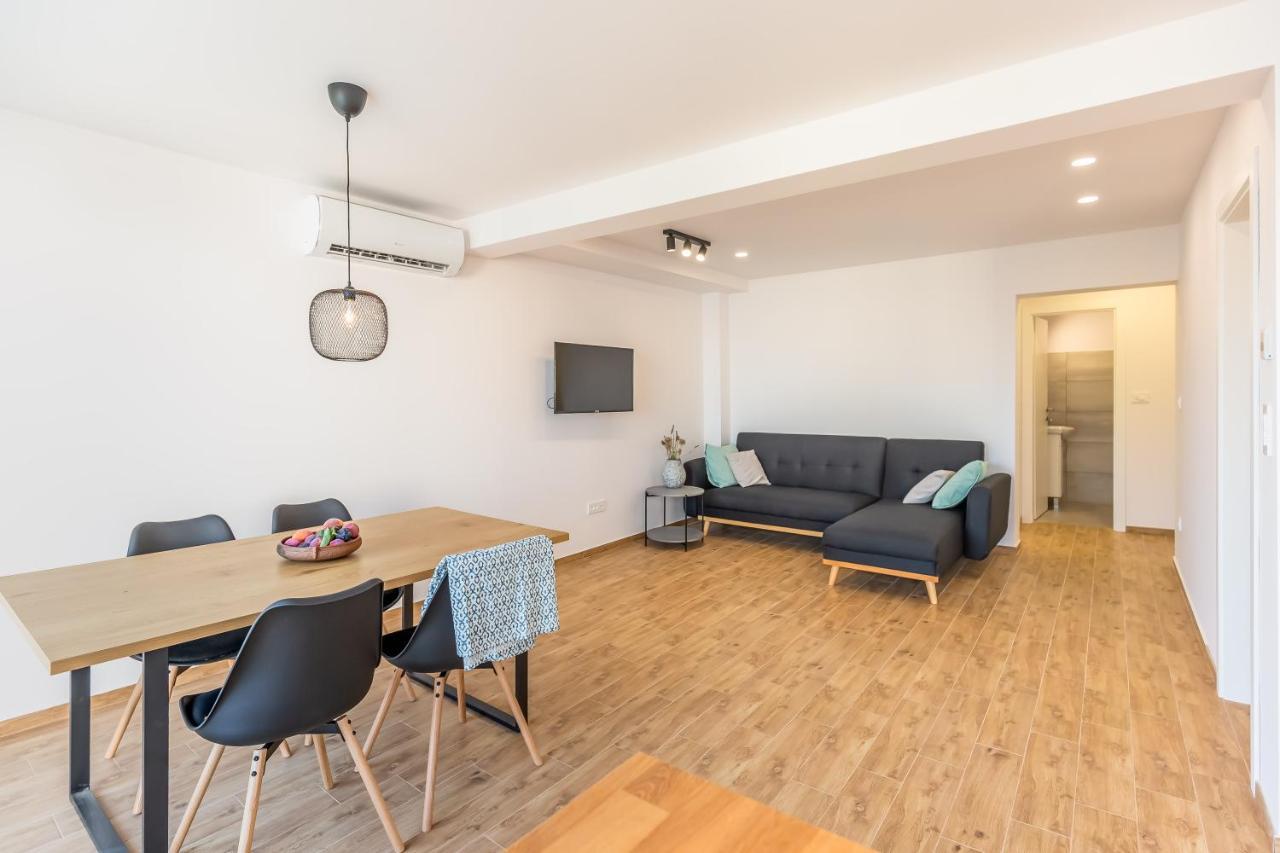 אומיס Adris Apartments מראה חיצוני תמונה